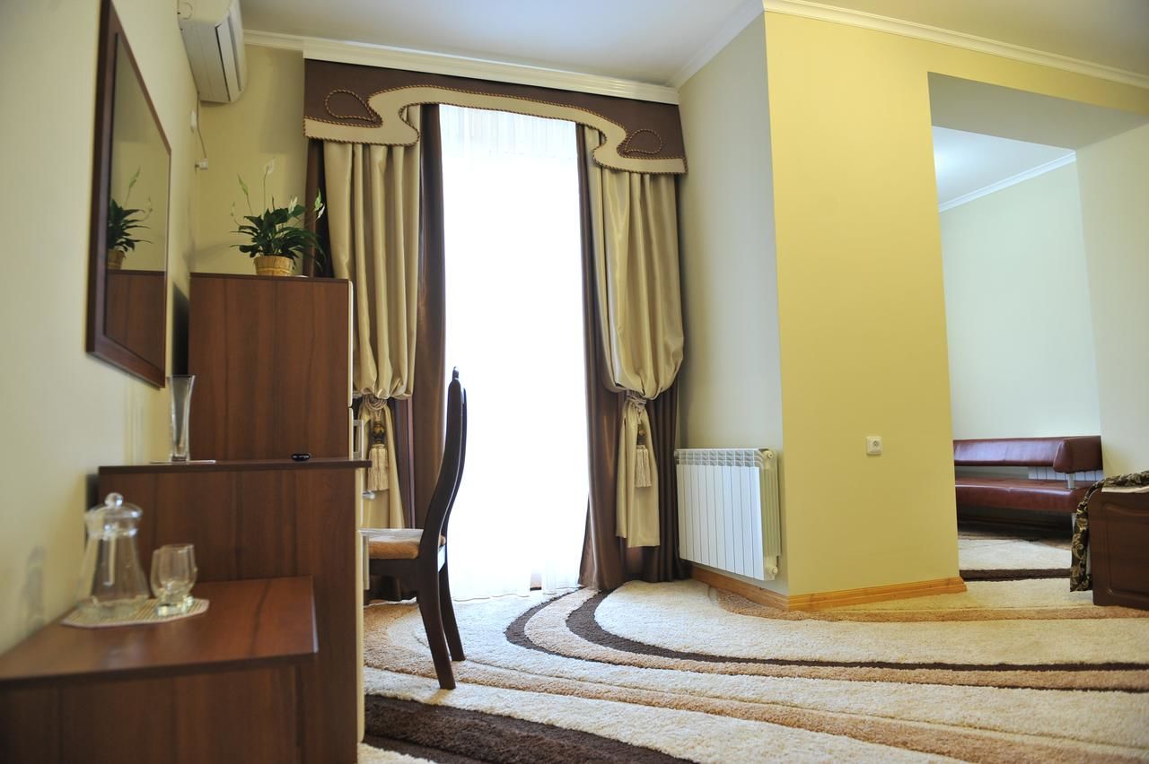 Отель Отель Андинна Черновцы